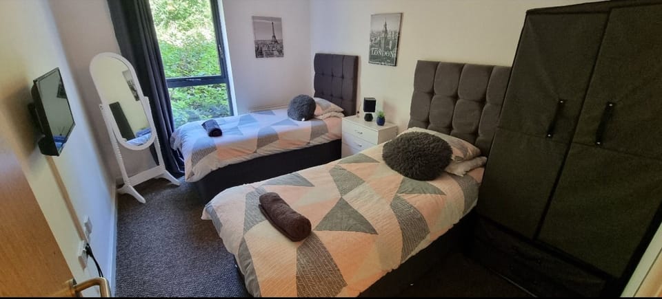 2nd bedroom
