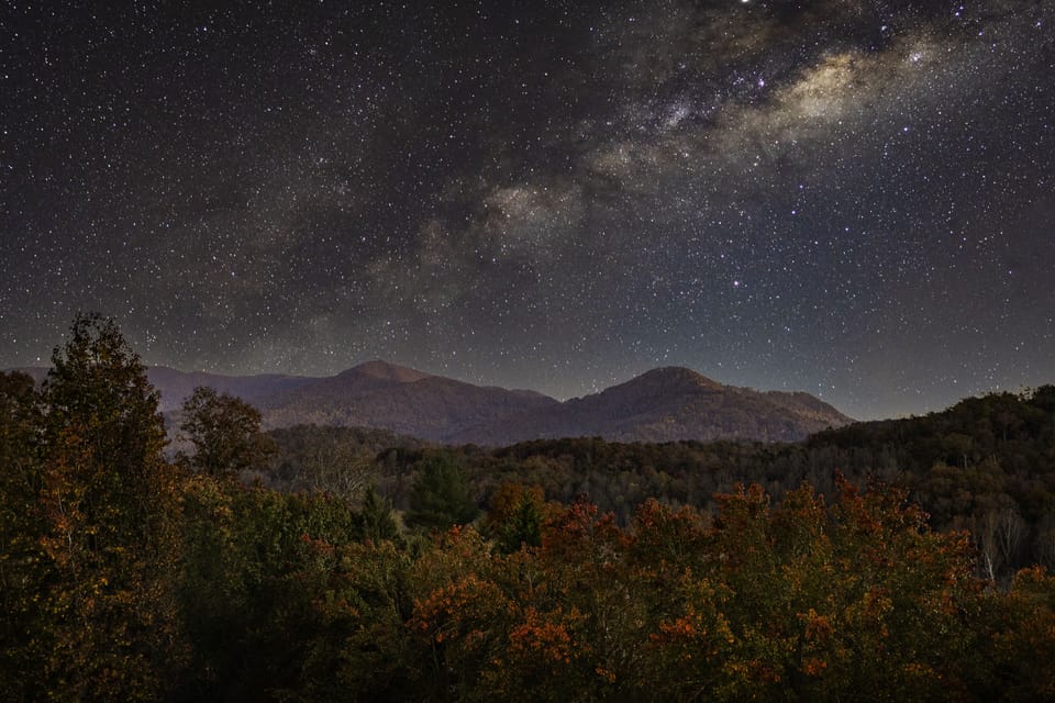 Views - Starry night shinning on the mountains.