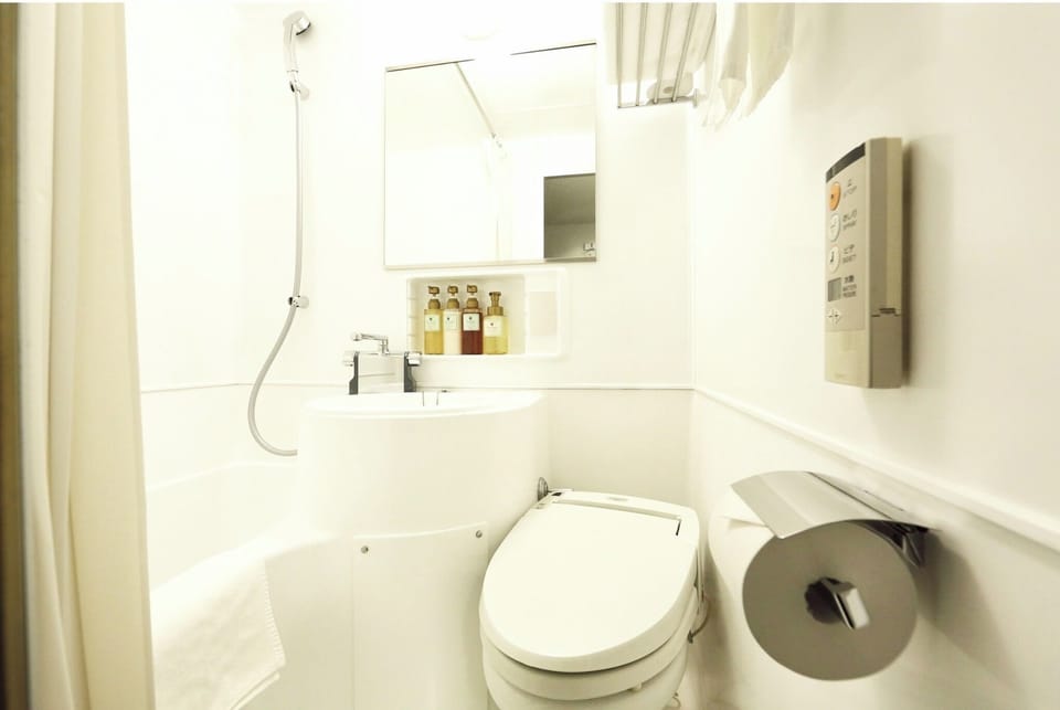 Toilet / bathroom