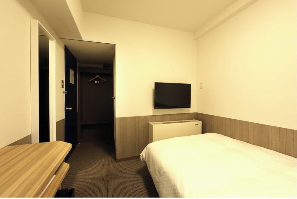 All standard rooms are 32-inch wall-mounted TVs.