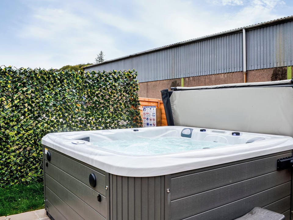 Hot tub | Cullew Bothy, Kirriemuir