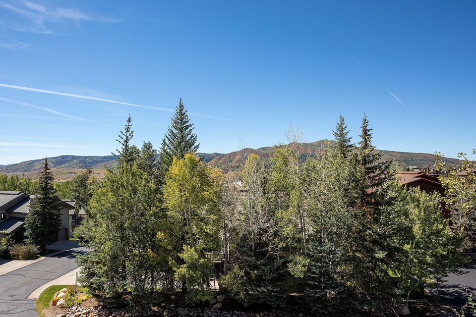 Scenic mountain views and autumn foliage create a picturesque backdrop in this peaceful residential setting.