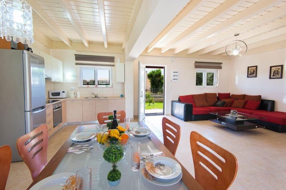 Dining area. Dinning area