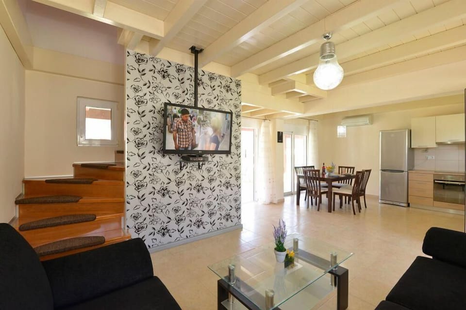 Living area. Big flat screen