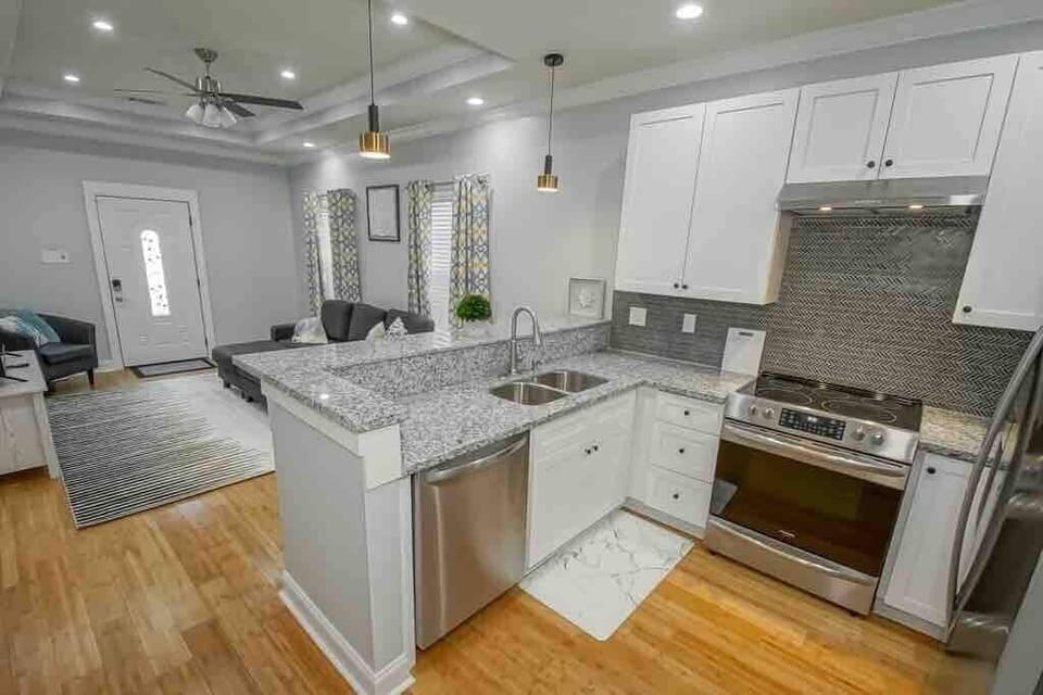 Updated kitchen with all the amenities to make cooking easy