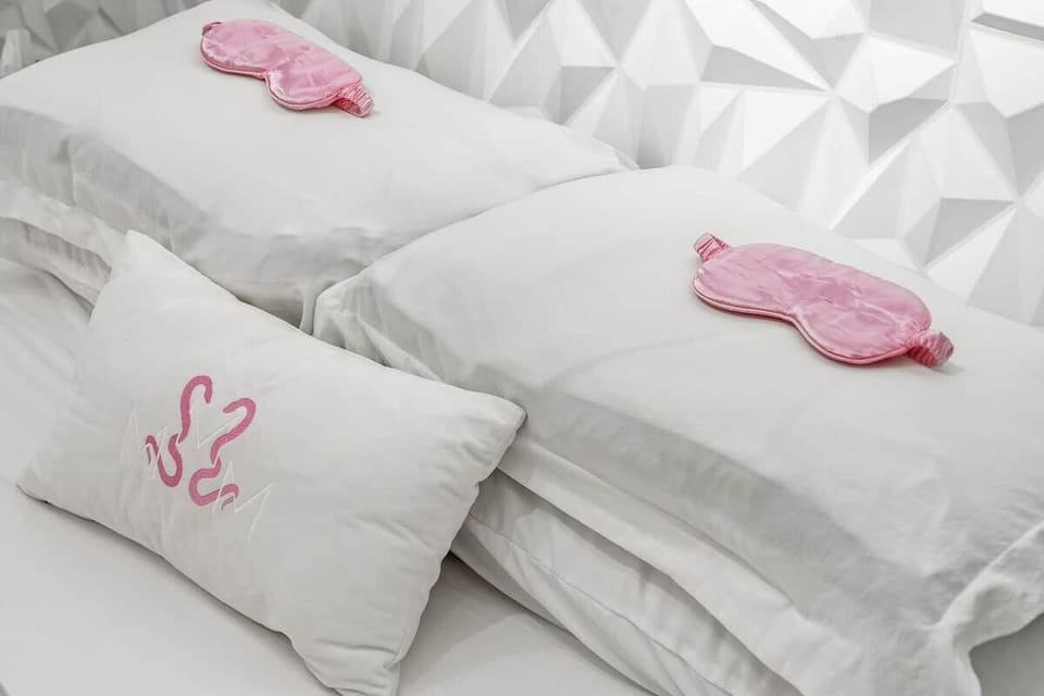 2nd FLOOR: PRIMARY BEDROOM 2 queen beds + 2 twin trundle beds (sleeps 6).  We don't miss any of the small details.  We offer full service accommodations. Steamers, towels, beach accessories, toiletries are all provided.  