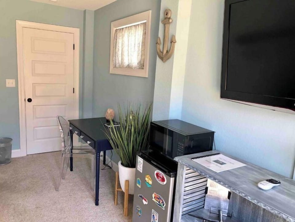 Work space, mini fridge and microwave for guests use
