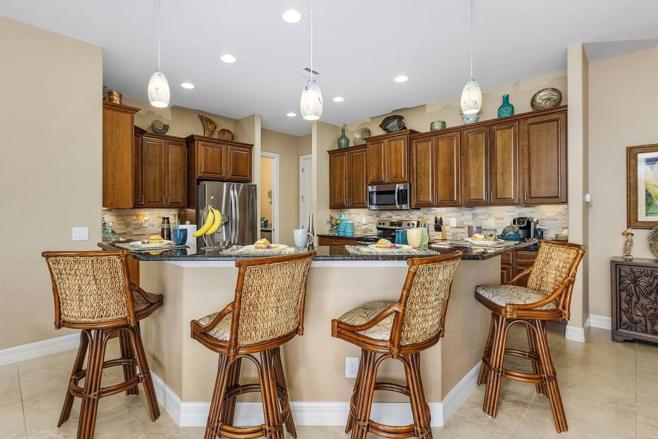 Kitchen Bar.