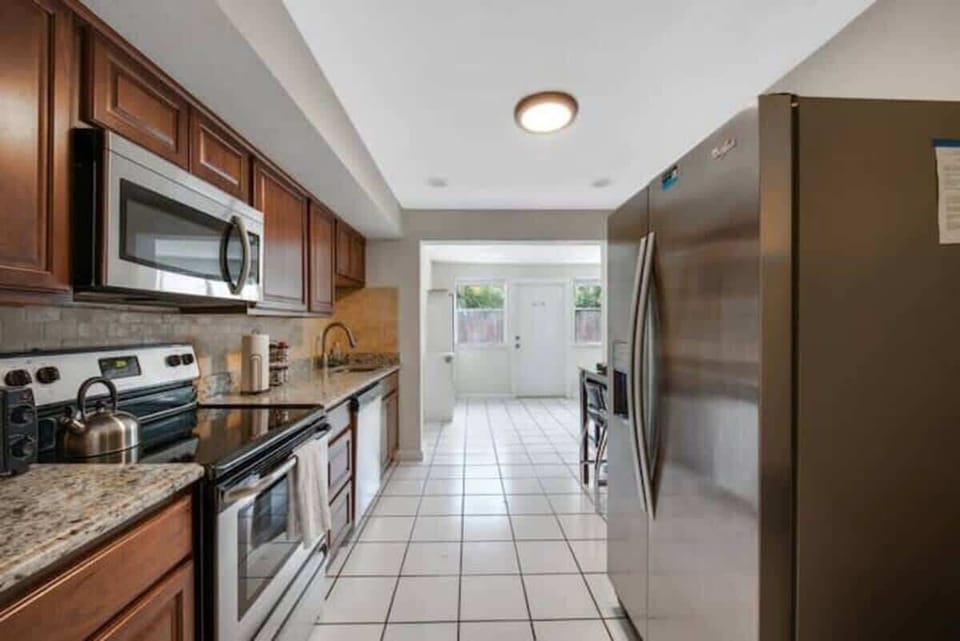 Our kitchen has a full set of appliances, including  basic kitchen utensils. 