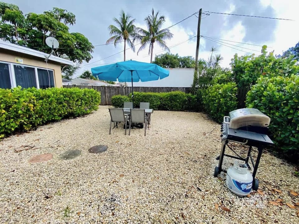 Large fully fenced in backyard with outdoor dining area and BBQ grill. Bring your fur friend to vacay too! We're pet friendly (extra cleaning fee apply).