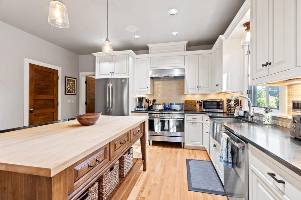 Island breakfast bar | prep space