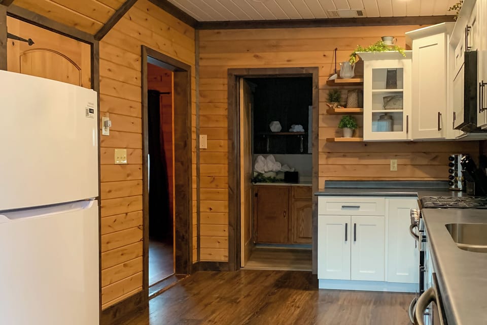 Fully Equipped Kitchen | Dishware & Flatware Provided