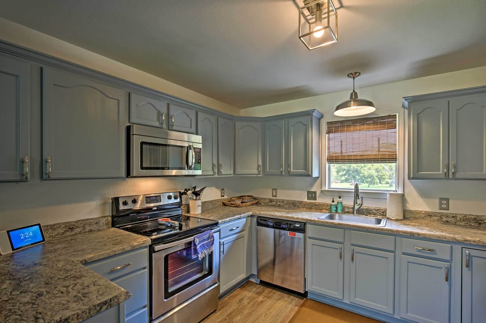Kitchen | Dishware/Flatware