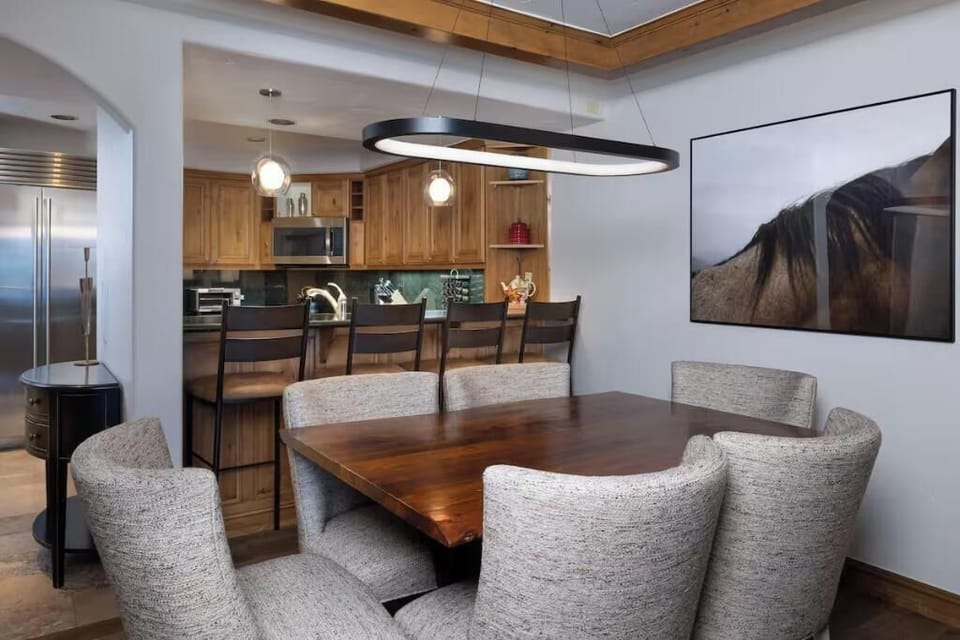 Gravity Haus 2Bed Dining Room