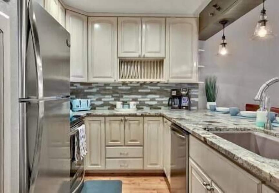 Dishwasher, Farm Sink with instant hot water and UV filtered water