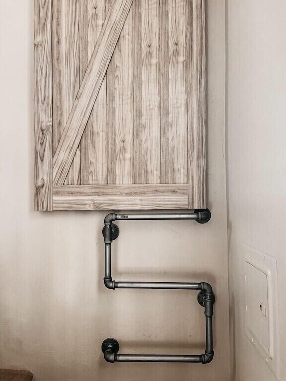 What could be behind here? 