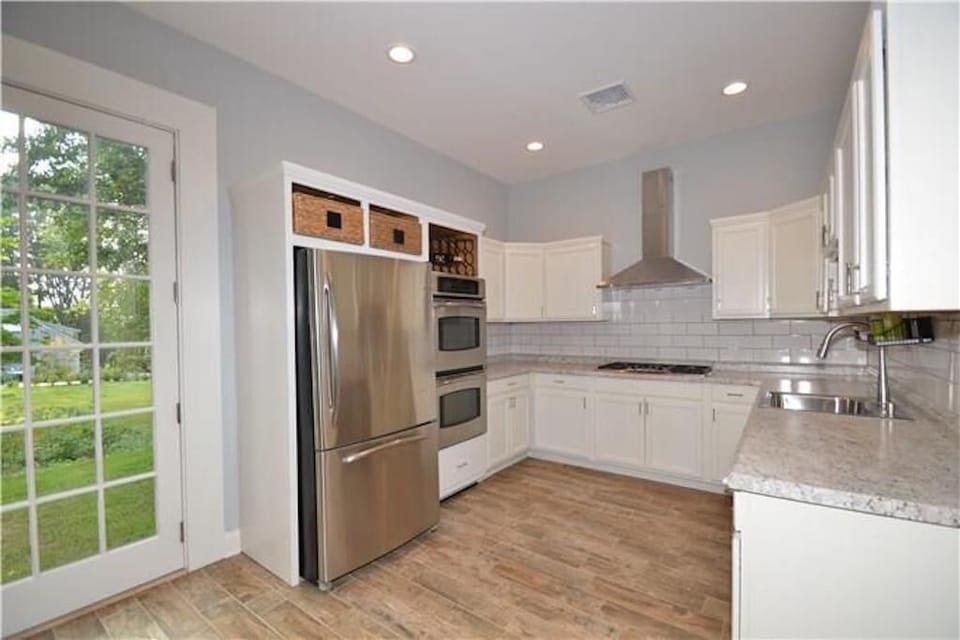 Bright, sunny kitchen