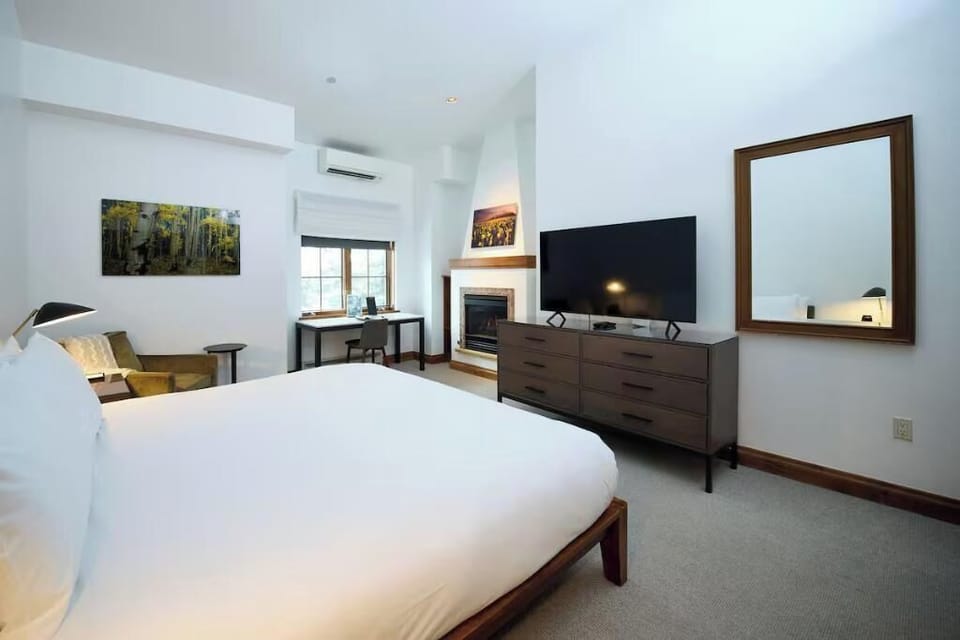 Gravity Haus King Room