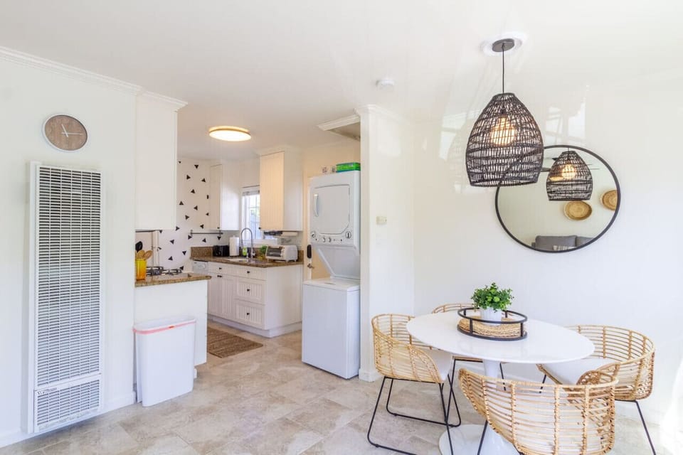 Fully equipped kitchen, including Washer/Dryer