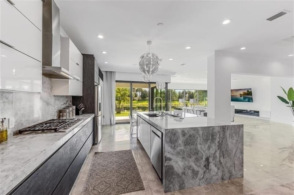 Waterfall Island, High End Appliances