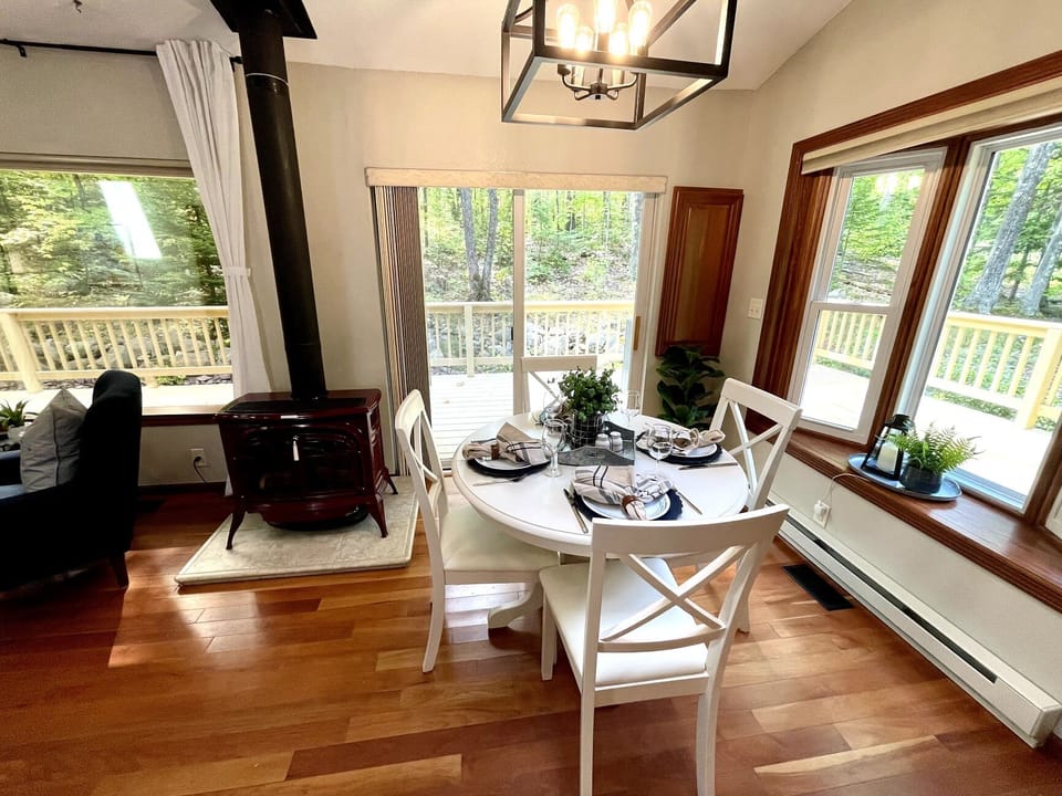 Main Cottage dining room