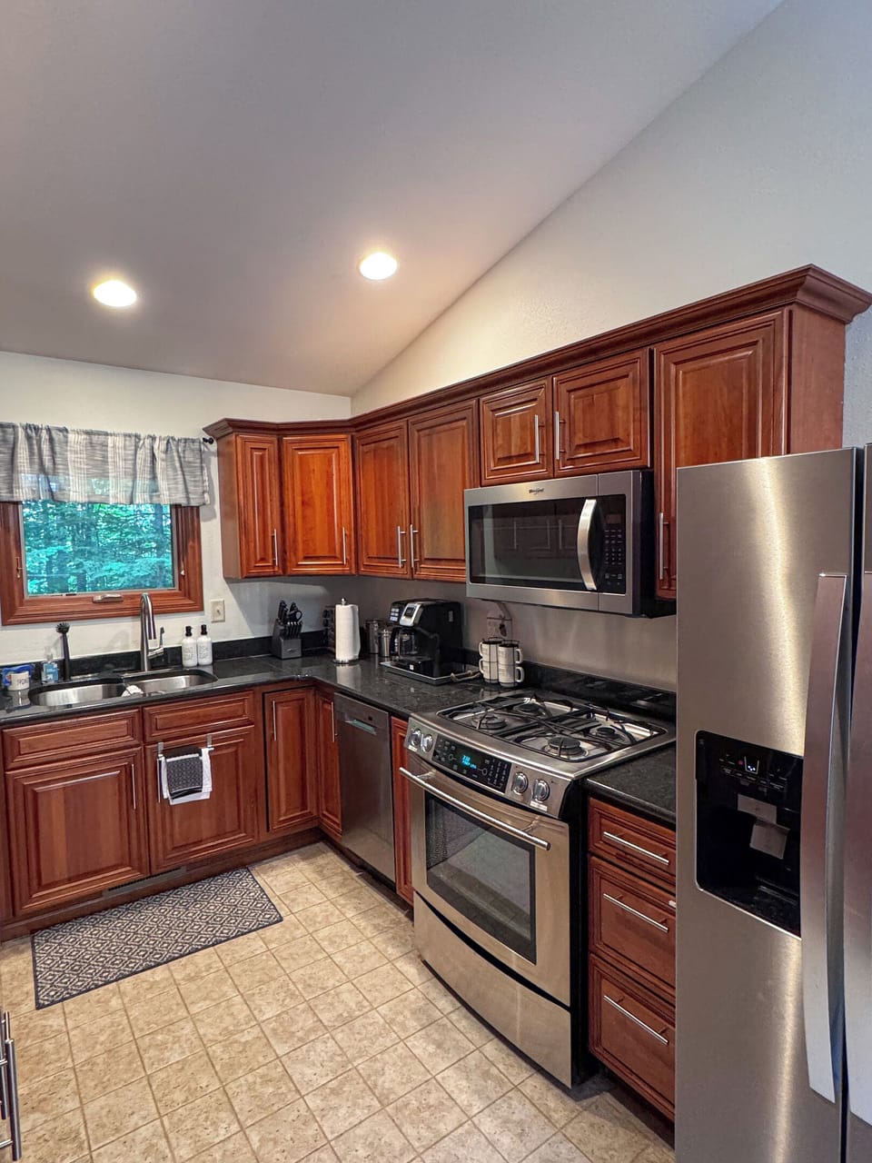 Main Cottage- stainless appliances with ice cube water filter, granite countertops,  fully stocked kitchen provided coffee tea, oven, dishwasher, electric kettle, toaster, electric skillet, serve wear  