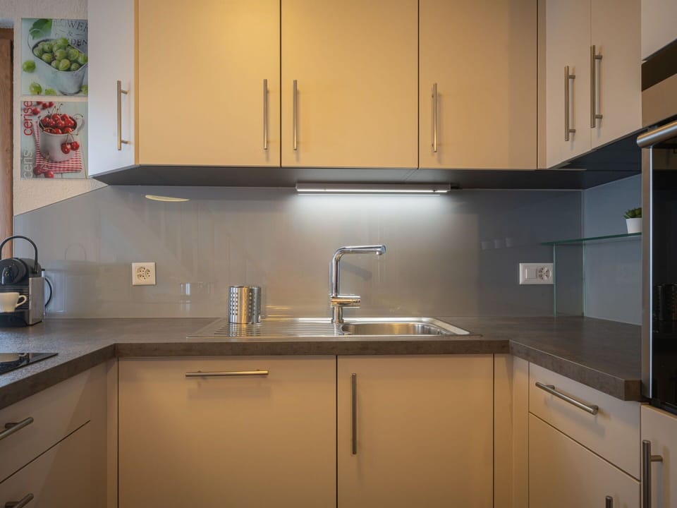 Cabinetry, Kitchen Sink, Countertop, Sink, Tap, Property, White, Building, Kitchen, Wood