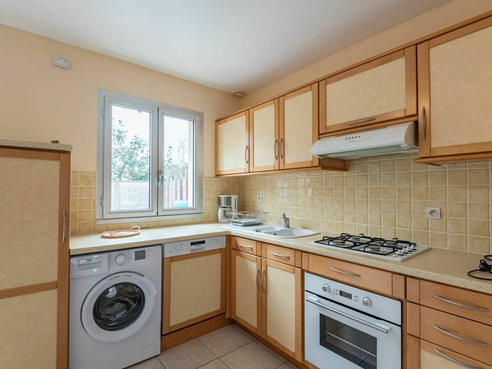 Building, Cabinetry, Countertop, Sink, Kitchen Sink, Tap, Kitchen, Kitchen Stove, Wood, Kitchen Appliance