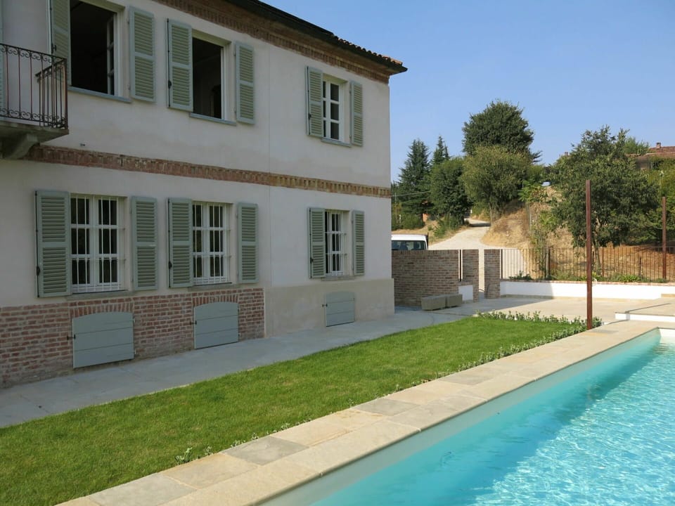 Water, Property, Window, Sky, Plant, Building, Land Lot, Architecture, Grass, Residential Area