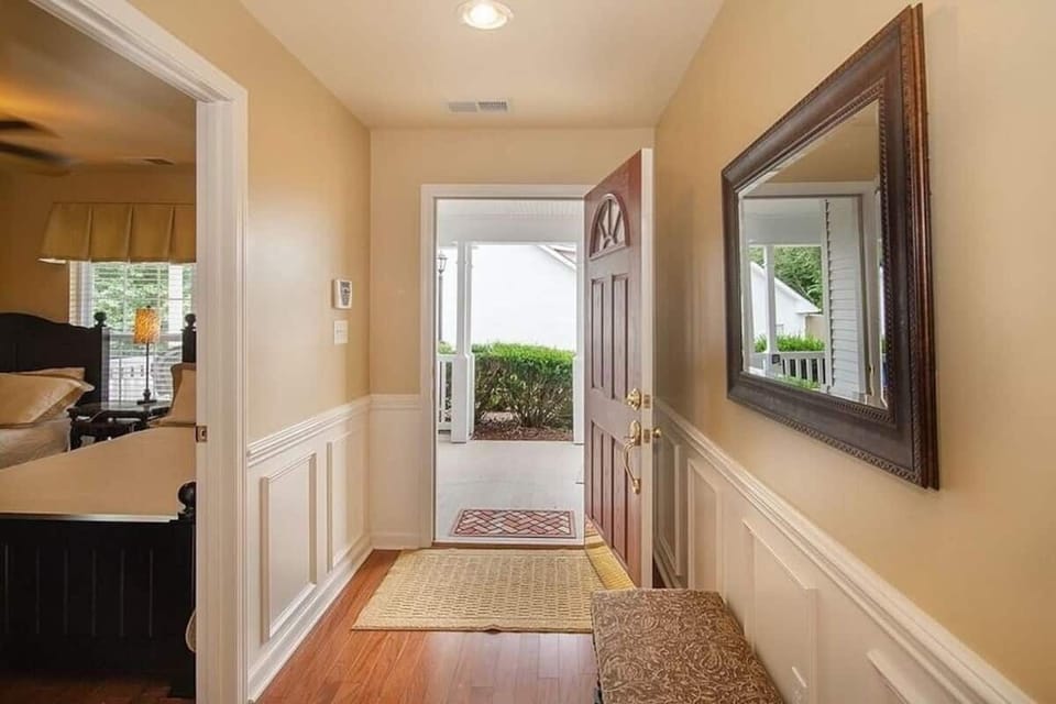 Bright entrance with a bench to sit and remove shoes and feel at home.

