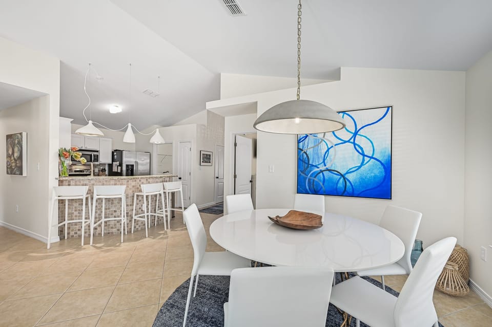 Dining Room & Kitchen Bar