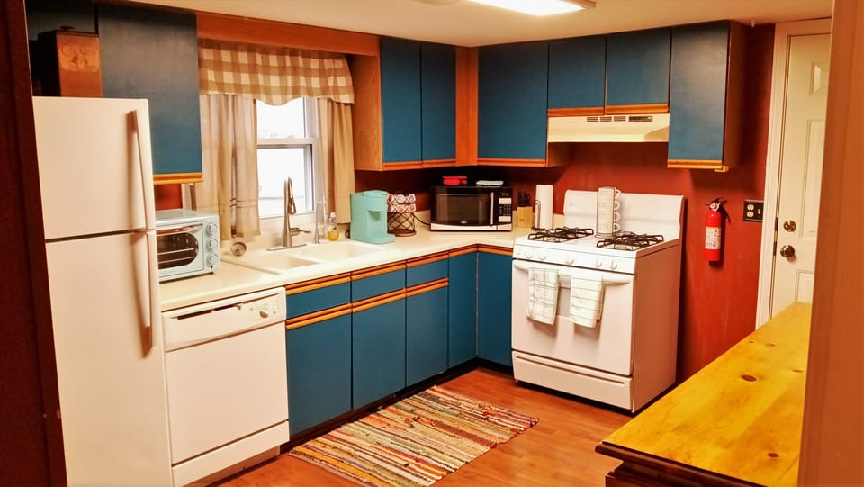 Full kitchen