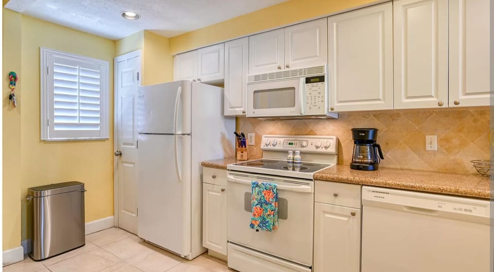 fully stocked kitchen 