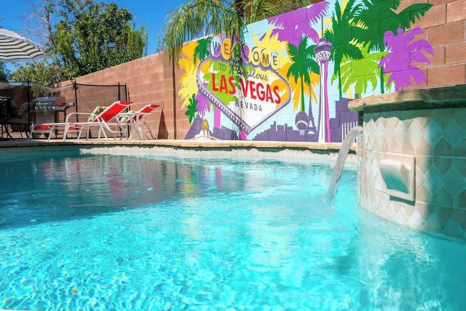 Welcome to Henderson, located just south of Las Vegas and west of Lake Mead and the Hoover Dam. It may lack the flamboyance of Sin City, but it more than makes up for it in activities. Imagine having fun under the sun in our sparkling swimming pool.