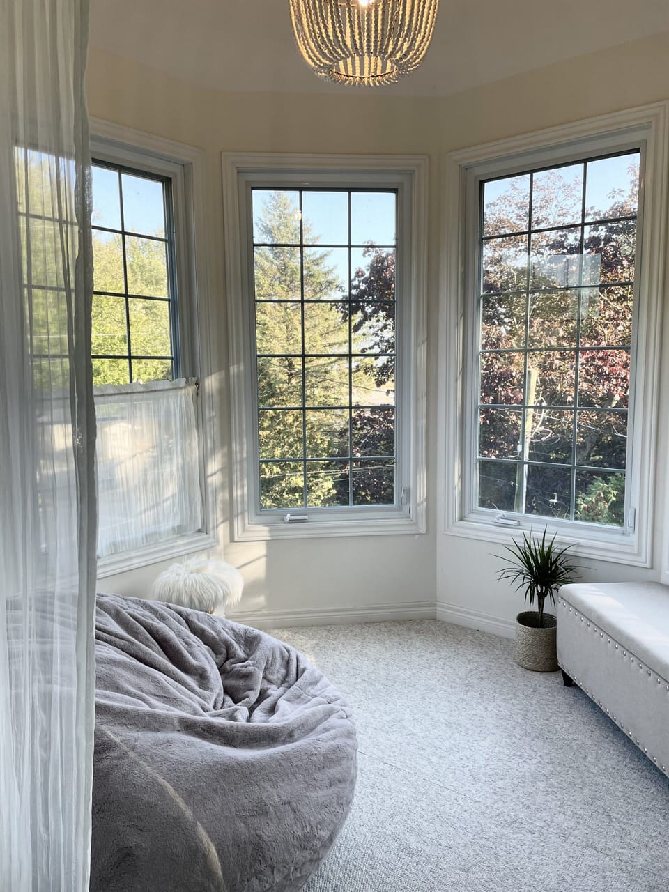The perfect room to read a book, relax and enjoy the view of the lake! 