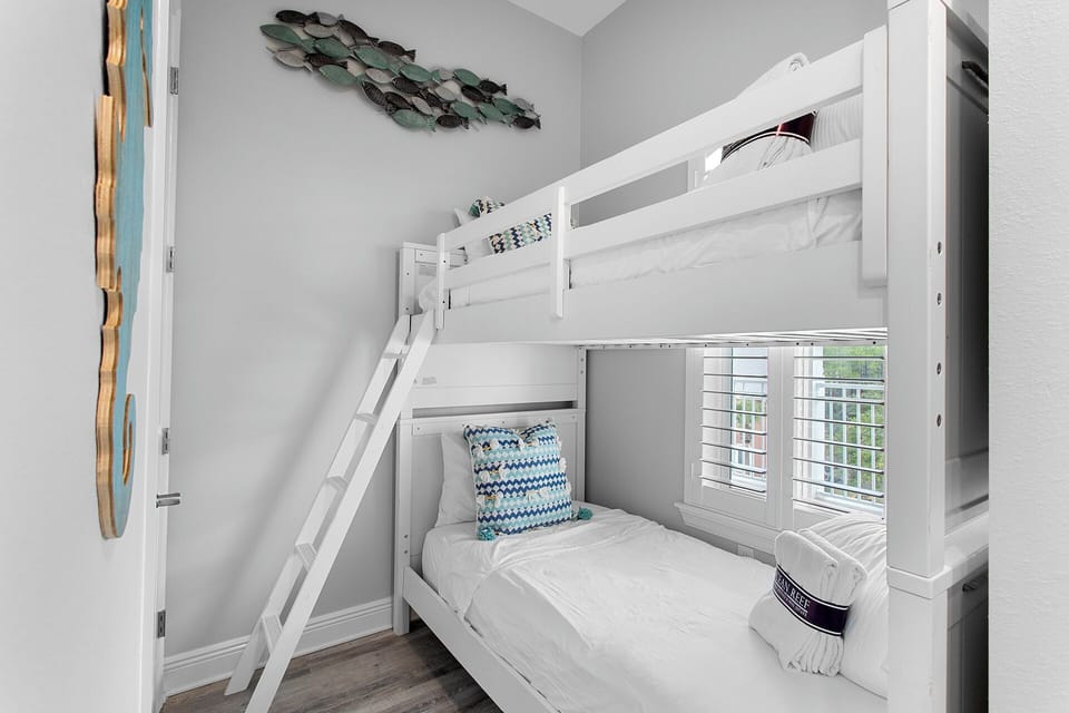 23-Gulf-Place-Residences-308-Bunk-Nook