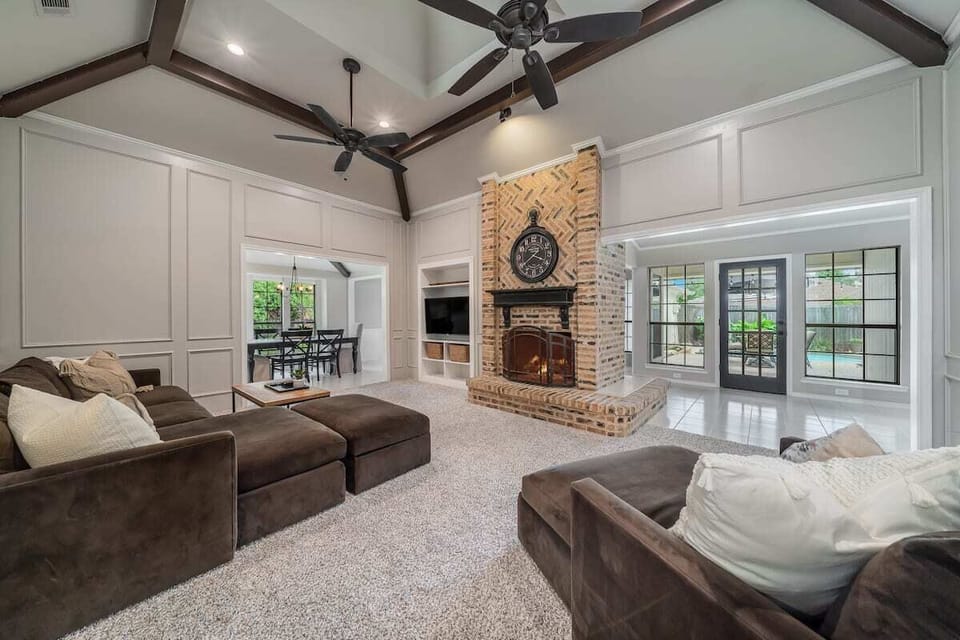 Living Room with 50in streaming tv