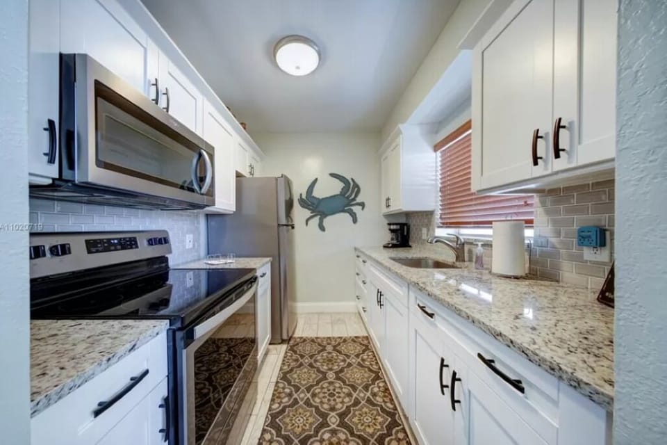 Full-Size Comfy Kitchen...
