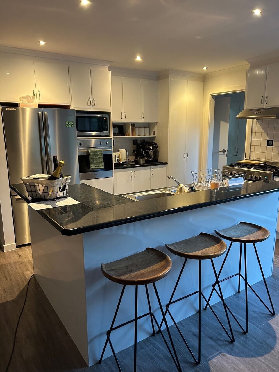 Kitchen with breakfast bar