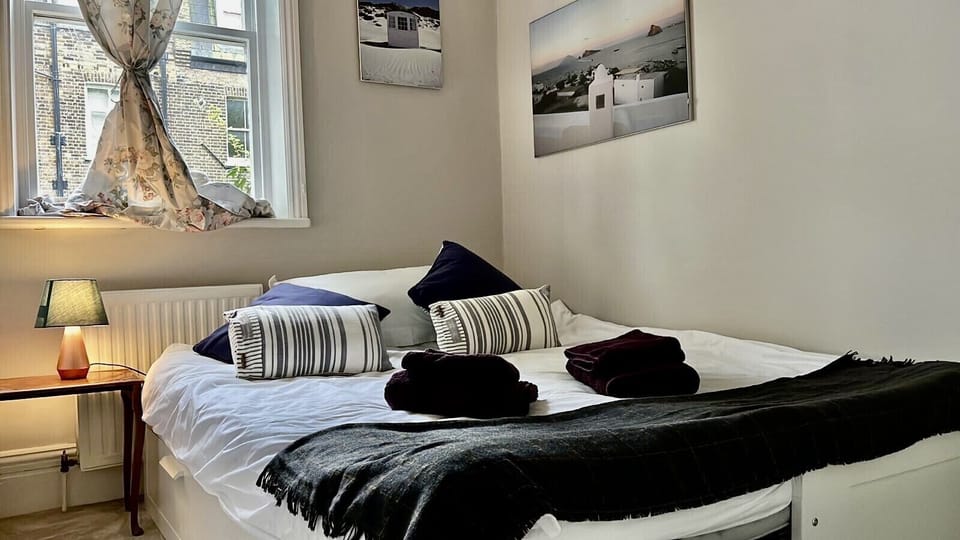 Junior bedroom with the opened daybed