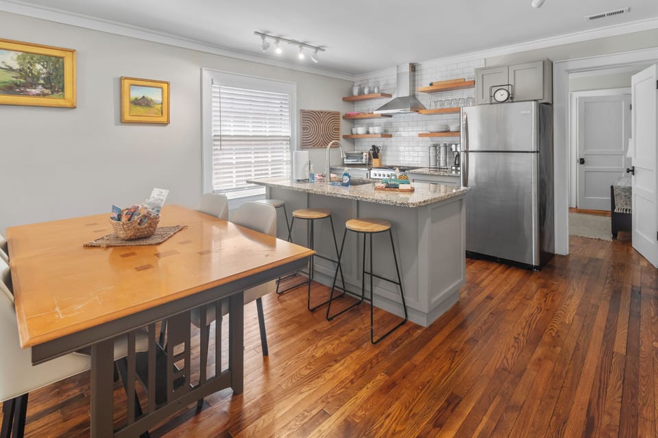 Dinning table and barstolls provide aple seating through out the kitchen space