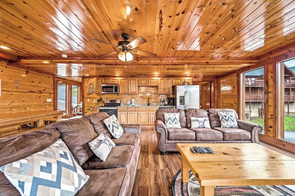 Enjoy family gatherings in this airy, wood-paneled space with stunning views!