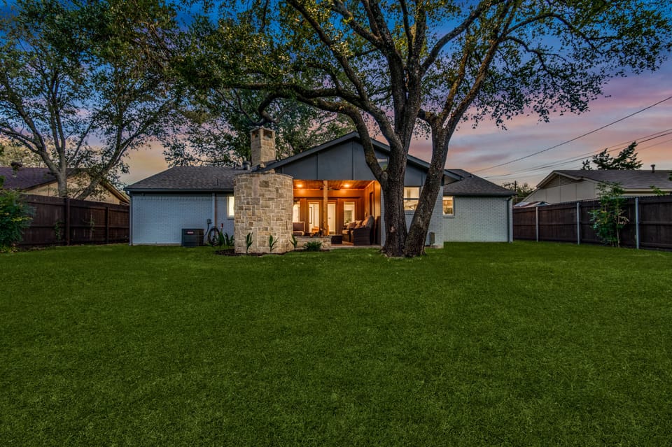 This ample backyard feels great to walk barefoot in, just sayin'.  