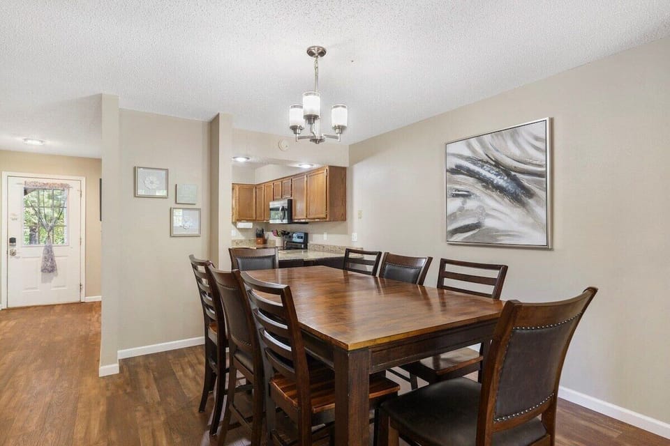 Branson HideAway Dining Area