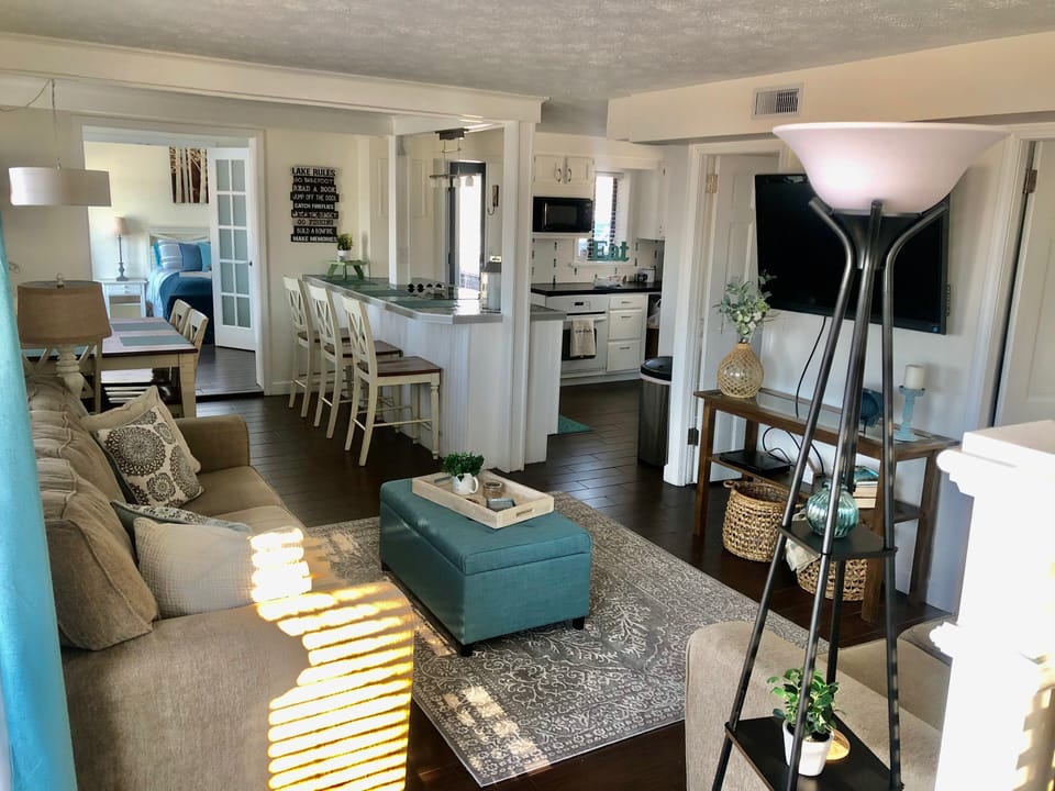 Open floor plan makes it easy to feel at home