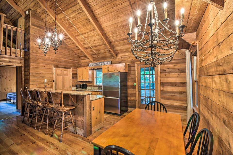 Dining Area | Dishware Provided