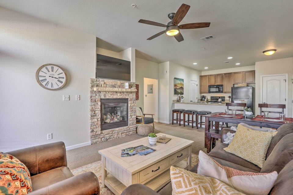 Living Area | Free WiFi