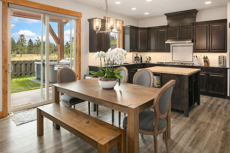Zen Den: - Seating for 6 at the dining table.