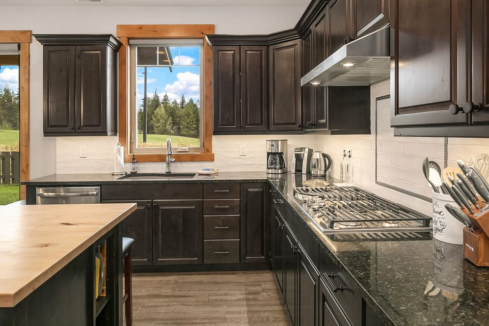 Zen Den: - Gas cooktop and stainless appliances.