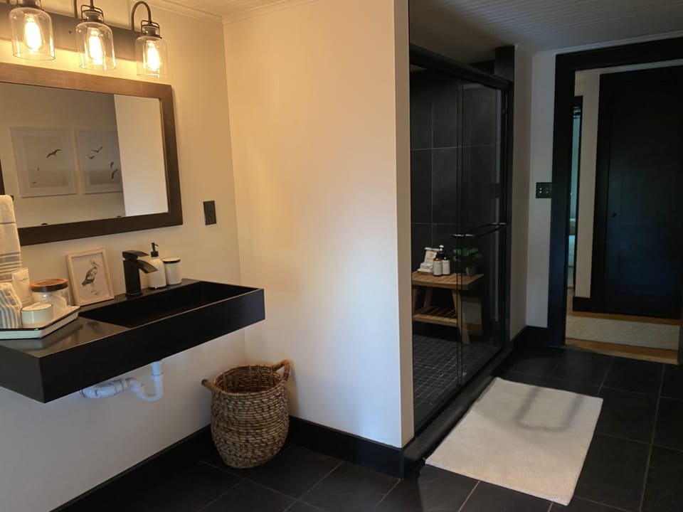 Bathroom 1- upstairs